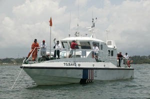 Committee Boat - hard at work © Guy Nowell http://www.guynowell.com